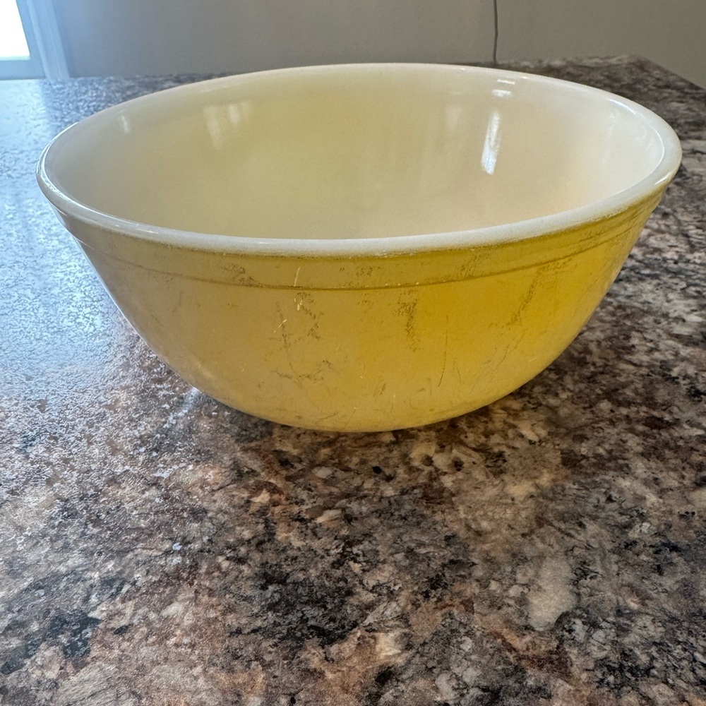 Vintage Pyrex Yellow Mixing Bowl - Picture 2 of 11
